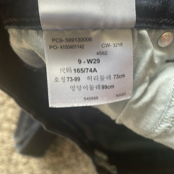 Levi’s Denizen crop stretch. Very stretchy. In great condition. - Picture 4 of 5